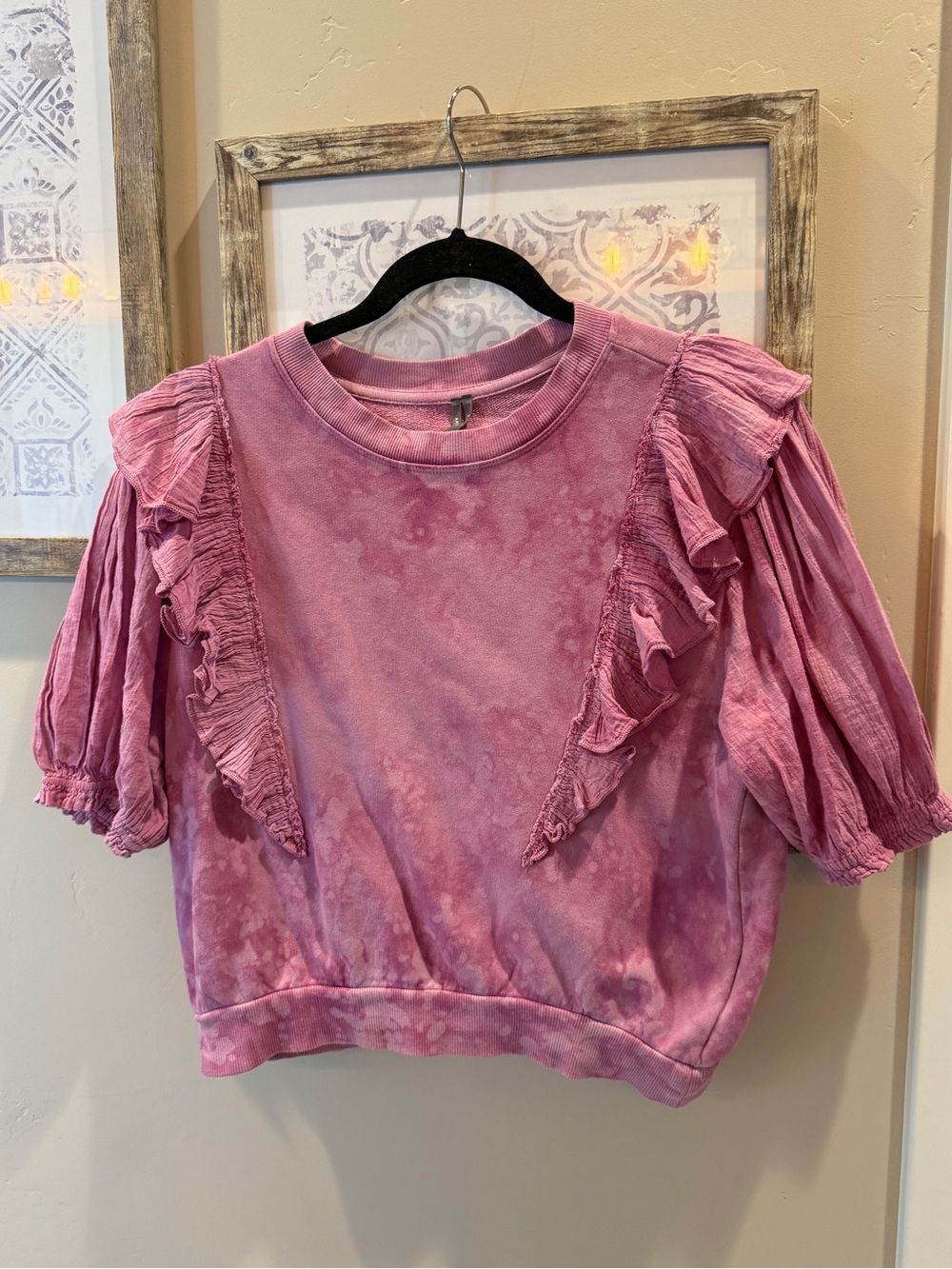 AWomen’s Pink Ruffle Sleeve Top